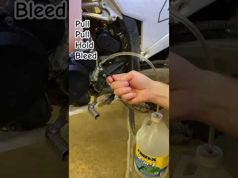 Bleeding Hydraulic Dirtbike Clutch #clutchbleeding #dirtbike #husqvarnamotorcycles #ktm