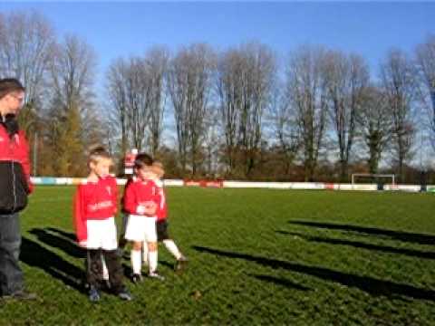 Maarten Verhoeven scoort penalty tegen heeswijk F5