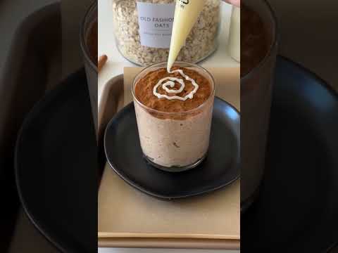 Cream Cheese Icing on Overnight Oats: The Cinnamon Roll Breakfast Hack