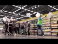 Прикольный танцевальный флешмоб в продуктовом магазине! 