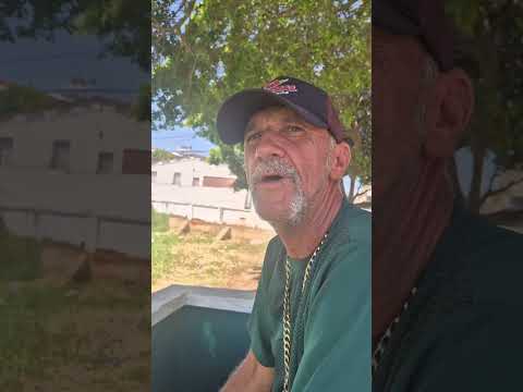 Encontrei o Sandro, 48 anos, morador de Ouricuri–PE.Ele está viajando de bicicleta, percorrendo cerc