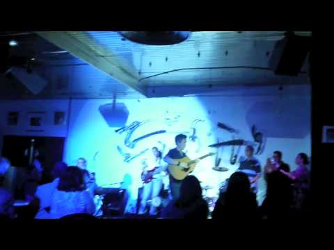 Lazaro Valdez Quartet with Ken Krueger (me on 12 string) - Havana's Jazz Cafe