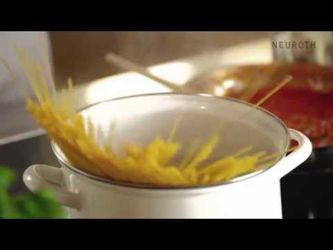 Bolje slišati, bolje živeti: obožujeva zvok brbotanja omake na domačem štedilniku.