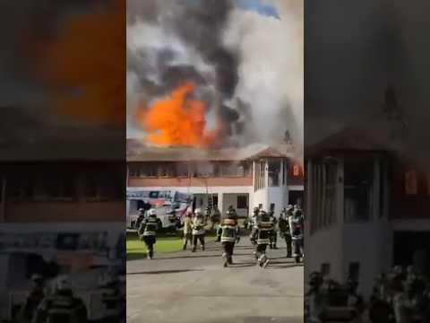 Voraz incendio en un regimiento militar en Osorno, Chile #incendio #reels #shorts #viral #chile