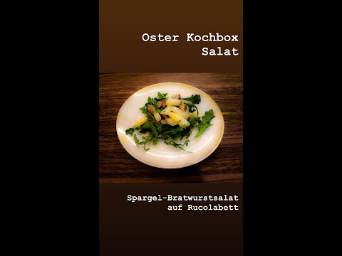 Spargel-Bratwurstsalat auf Rucolabett