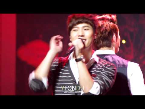 [직캠] 110822.정지찬의위드유.남자니까웃는거야.창민