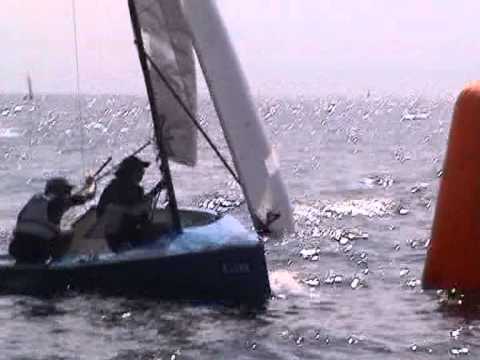 Roll gybing in light winds