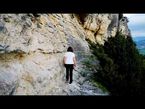 Rutas imprescindibles por Navarra ⛰ Etxauri Cueva la Lez
