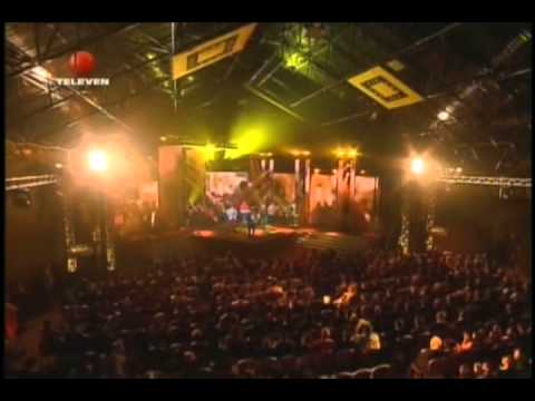 Guaco canta "Vivo" en los Premios Pepsi Music 2013 (Televen)