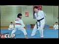 Lin Qiunan fights with his taekwondo teacher and wins《#龙拳小子》/ Кунг-фу парни【1080P RUS SUB】