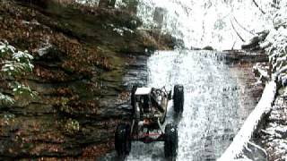 preview picture of video 'rock crawling on straight up icy waterfall'