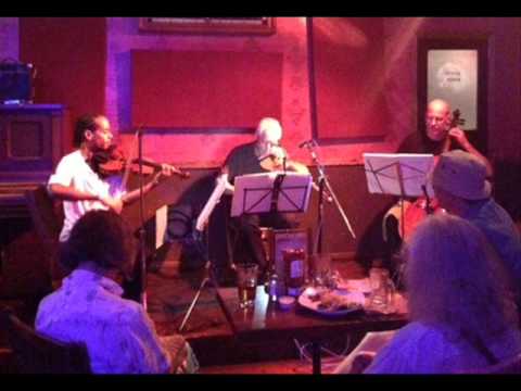 Jean Françaix - Trio for Violin, Viola & Cello (1933) - I