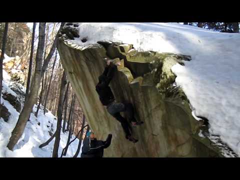 Bratilesti bouldering 03-04 martie 2012 - Nautilus 7B