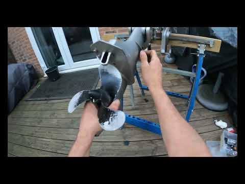 How to change the water pump impeller on an outboard &  replace gear oil [ Honda bf5 ]