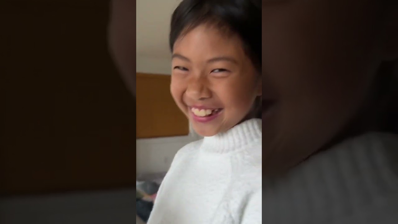 MY SISTER’S IPAD WALLPAPER… 😳😖💀 #shorts