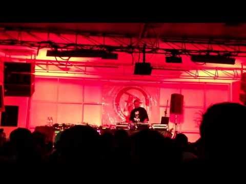 R de Rumba y Xhelazz.