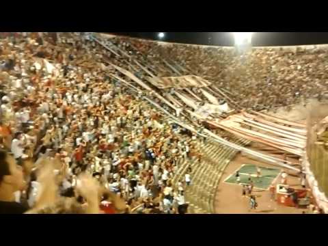 "Recibimiento Huracán 0 vs Atlético Nacional 2" Barra: La Banda de la Quema &bull; Club: Huracán