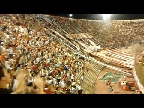 "Recibimiento Huracán 0 vs Atlético Nacional 2" Barra: La Banda de la Quema • Club: Huracán