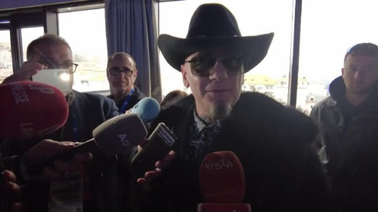 J-Ax: La destra faccia la destra veramente, cosa dobbiamo fare ce lo dicono gli USA