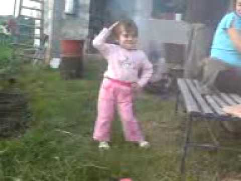 andreea cea mai tare dansatoare ciomagesti