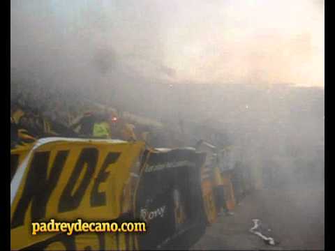 "Peñarol 4 Caracas 0 - Recibimiento Hinchada de Peñarol - Copa Libertadores 2012" Barra: Barra Amsterdam &bull; Club: Peñarol