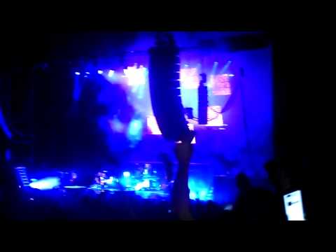 Fall Out Boy feat. LOLO- Just One Yesterday- Chicago 7/11/14