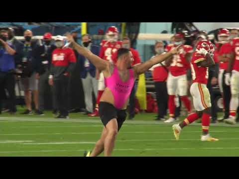 (Full Video) Super Bowl 55 Streaker with Kevin Harlan & Kurt Warner on the call!