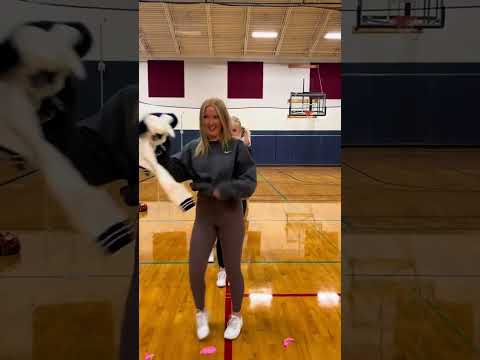 We’re baaaack 😉 Our head coach has been pregnant this season and shes about to pop! 💥 so we thought