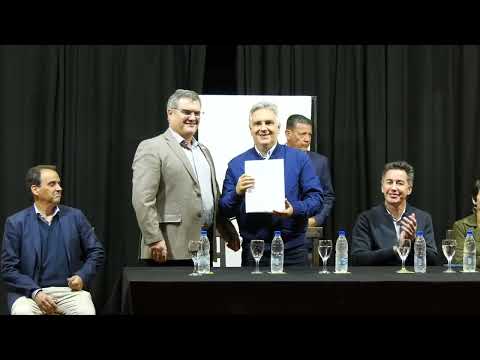 Llaryora finalizó su recorrida por Juárez Celman con inversiones en gas, viviendas y educación