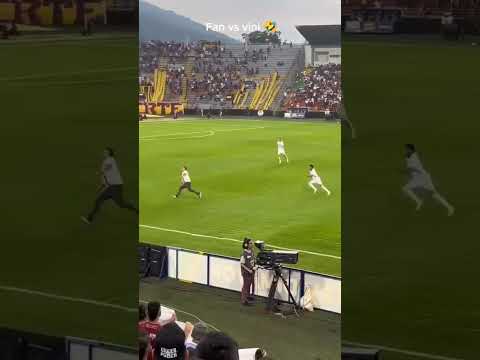 vini attacked by fan😳😨😳#shorts #vinicius #fans #football #brasil