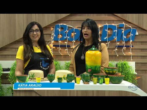 A artesã Kátia Araújo faz pintura inspirada em jogos da Copa do Mundo 16 11 2022