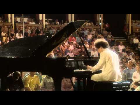 Watch Evgeny Kissin Give New Life to "La Campanella"