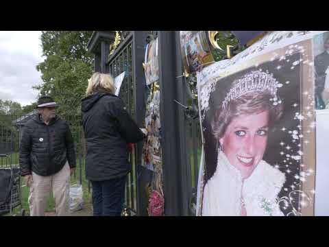 Royal superfans gather in London to remember Diana, 23 years after she died