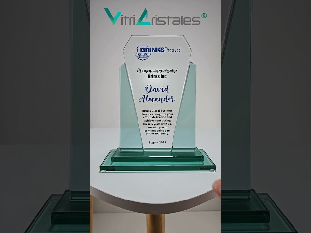 Vídeo relacionado con JJ GRADGOWN Premio de trofeo de cristal personalizado, premio personalizado para empleados, trofeos para empleados, placas de reconocimiento, compañeros de trabajo, jefe, jubilación, despedida