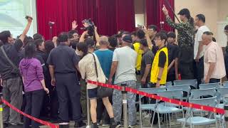 快訊》社子島自救會赴會議現場抗議爆衝突 時力謝閔弘遭驅離受傷
