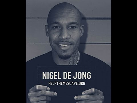 Nigel de Jong and his mother support the portable artificial kidney (EN)