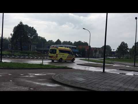 Ambulance 13191 met nieuwe sirene naar Kervelstraat Krommenie