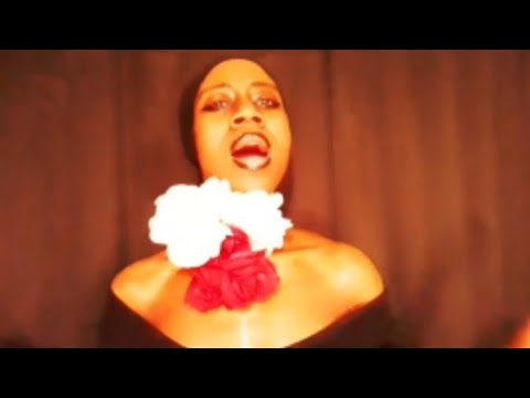 Mariah Carey -type high notes sung by singer!!!  And new modeling pictures revealed!...