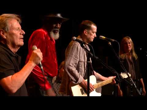 eTown Finale with Delbert McClinton & Robert Finley - Take Me To The River (Live on eTown)
