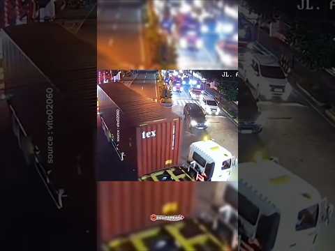 Epic truck driver skills: a crazy way of turning. #trending #viral