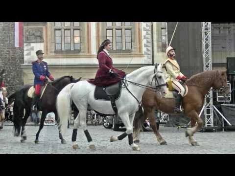 Dostihový spolek - Kočárová jízda předznamenala Velkou pardubickou 2016