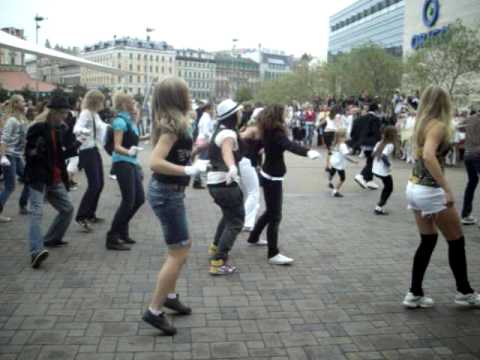 Michael Jackson birthday celebration flashmob in Riga