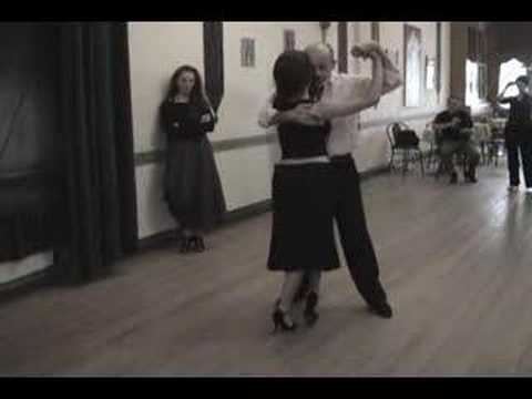  Maria Plazaola  and  Carlos Gavito  are  dancing  to  the  tango  "  Decime que paso  "