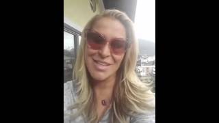 Anastacia live @ Periscope in St. Anton with Xmas socks, December 15th 2015