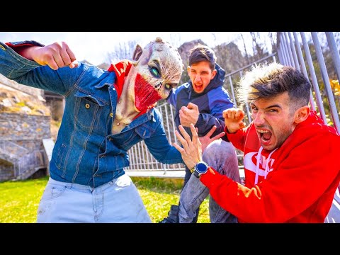 My brother comes by surprise and saves me from the zombie! Makiman