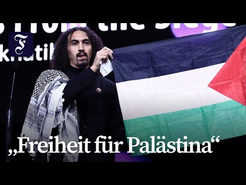 Heftige Kritik auf Berlinale-Bühne Video-Thumbnail von YouTube