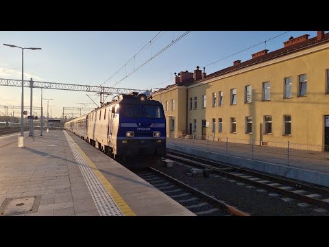 EP09-026 + IC LWÓW EXPRESS z Przemyśla Gł. do Wrocławia Gł.,wjeżdża na stację Rzeszów Gł. 30.07.2021