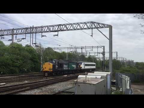 DRS 37059 horns past Mason Road on 5V39