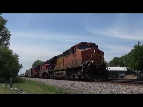 BNSF 7695 at Russell, IL