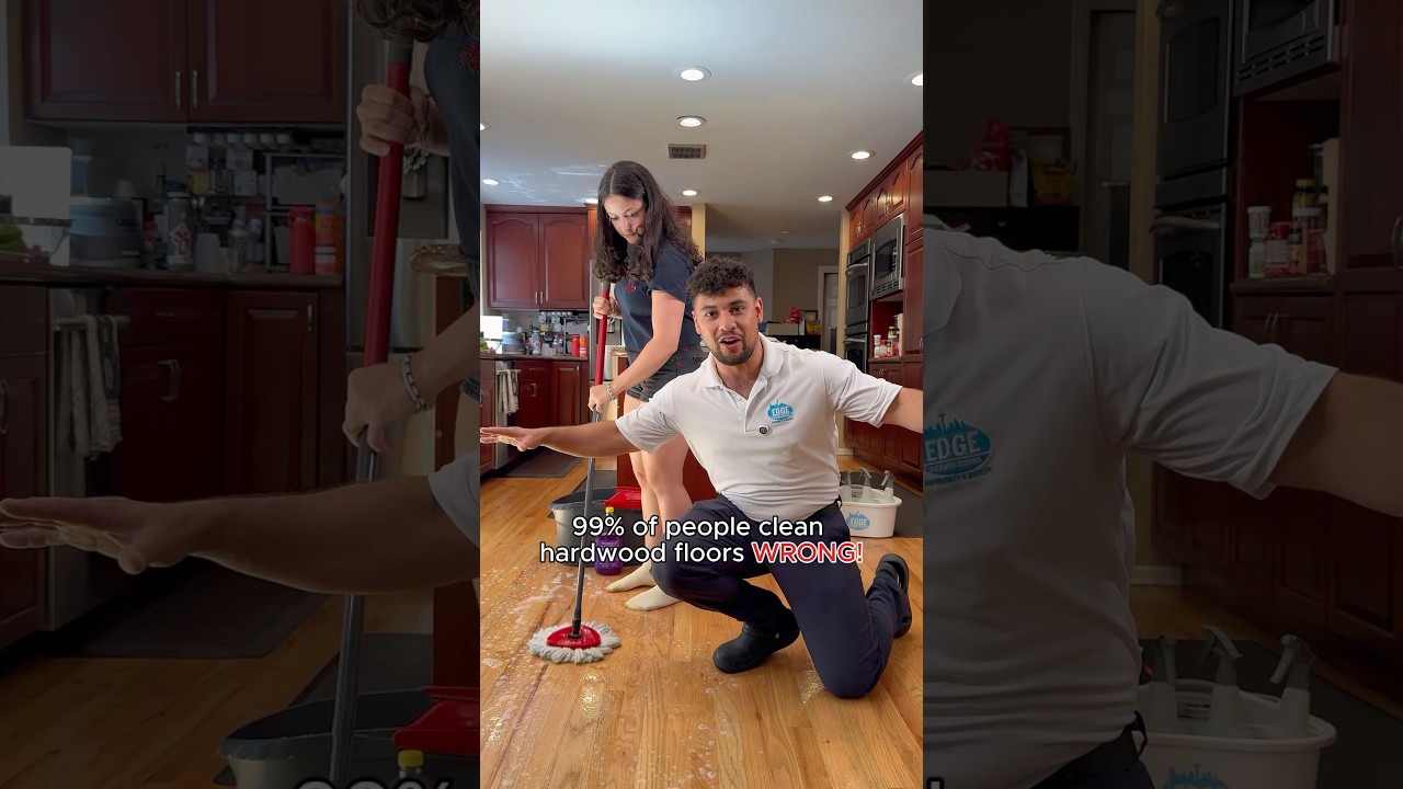 AVOID these 3 wood floor cleaning mistakes every person makes!#floorcleaning #woodfloors